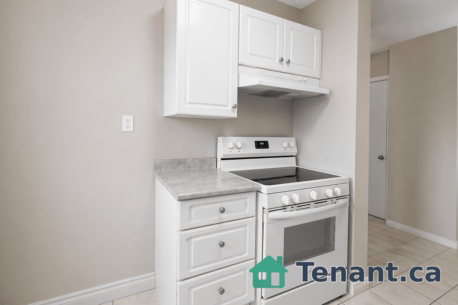 Bright Top Floor 3 Bedroom Unit 