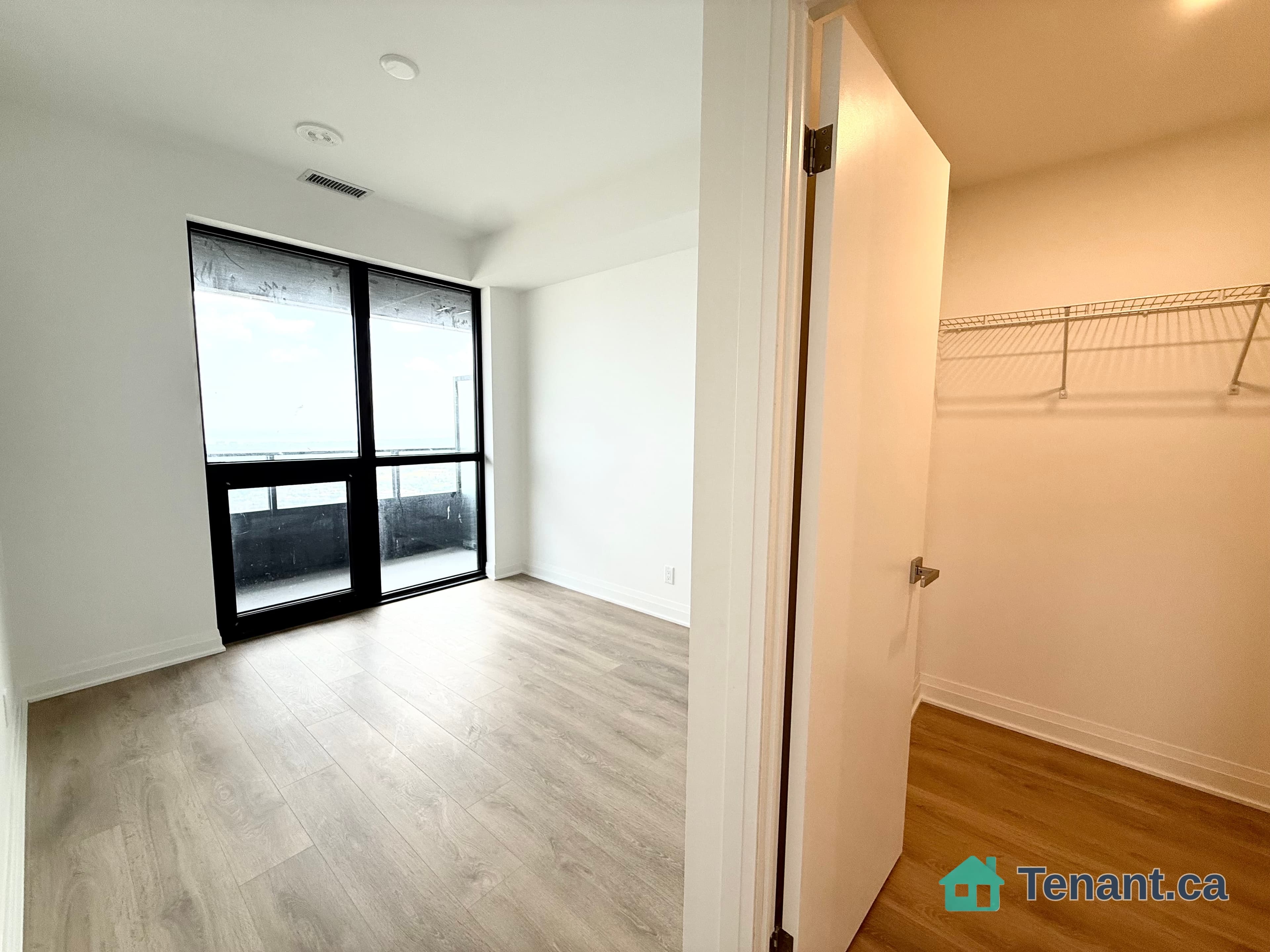 Bright 2 Bedroom 2 bathroom Unit