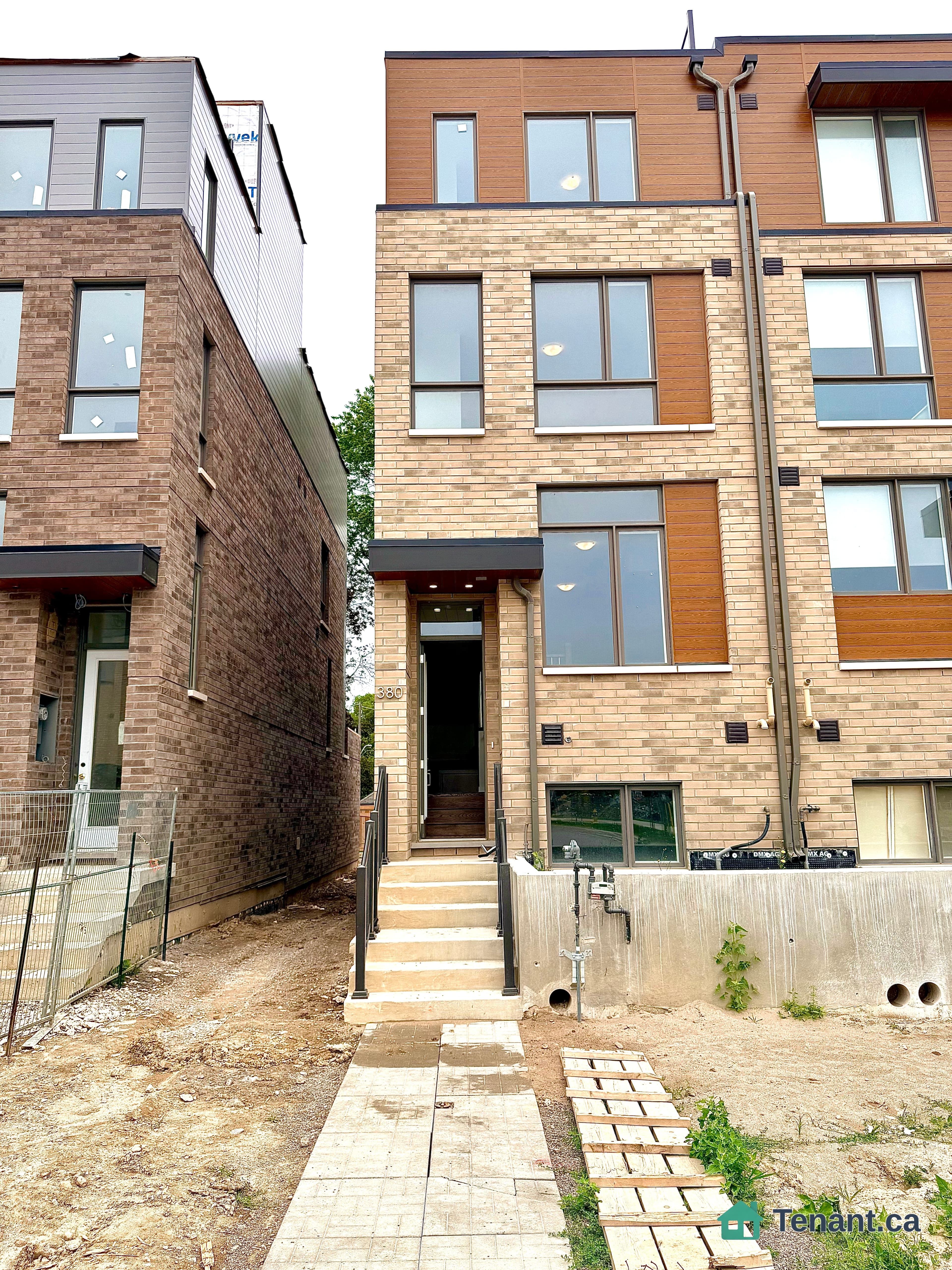 380 Lawrence Ave, North York, Toronto