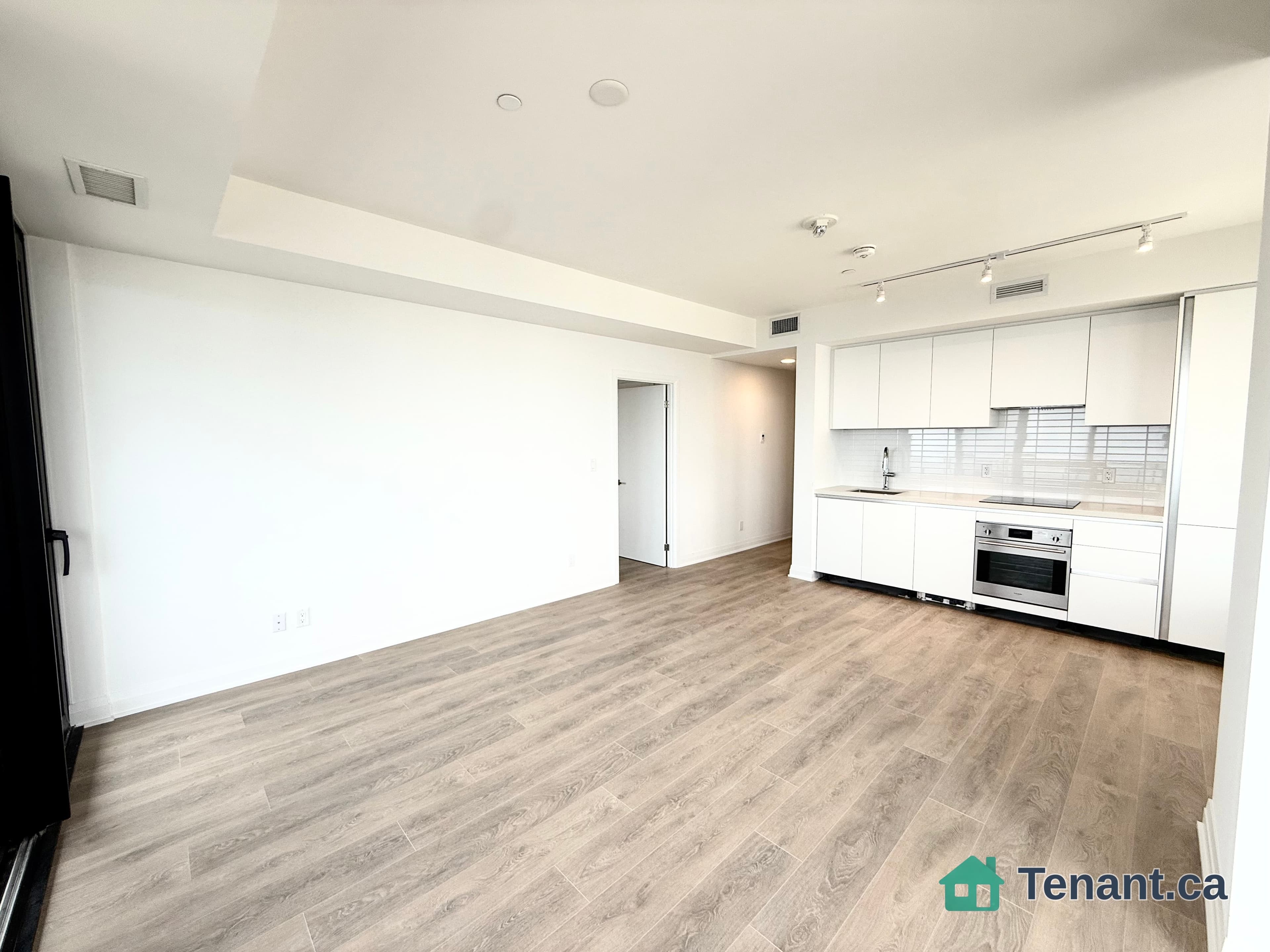 Bright 2 Bedroom 2 bathroom Unit