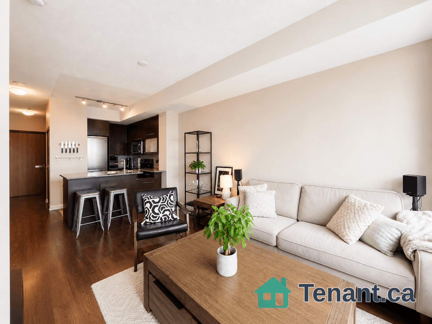 Beautiful west facing 1+Den condo near Sherbourne station 