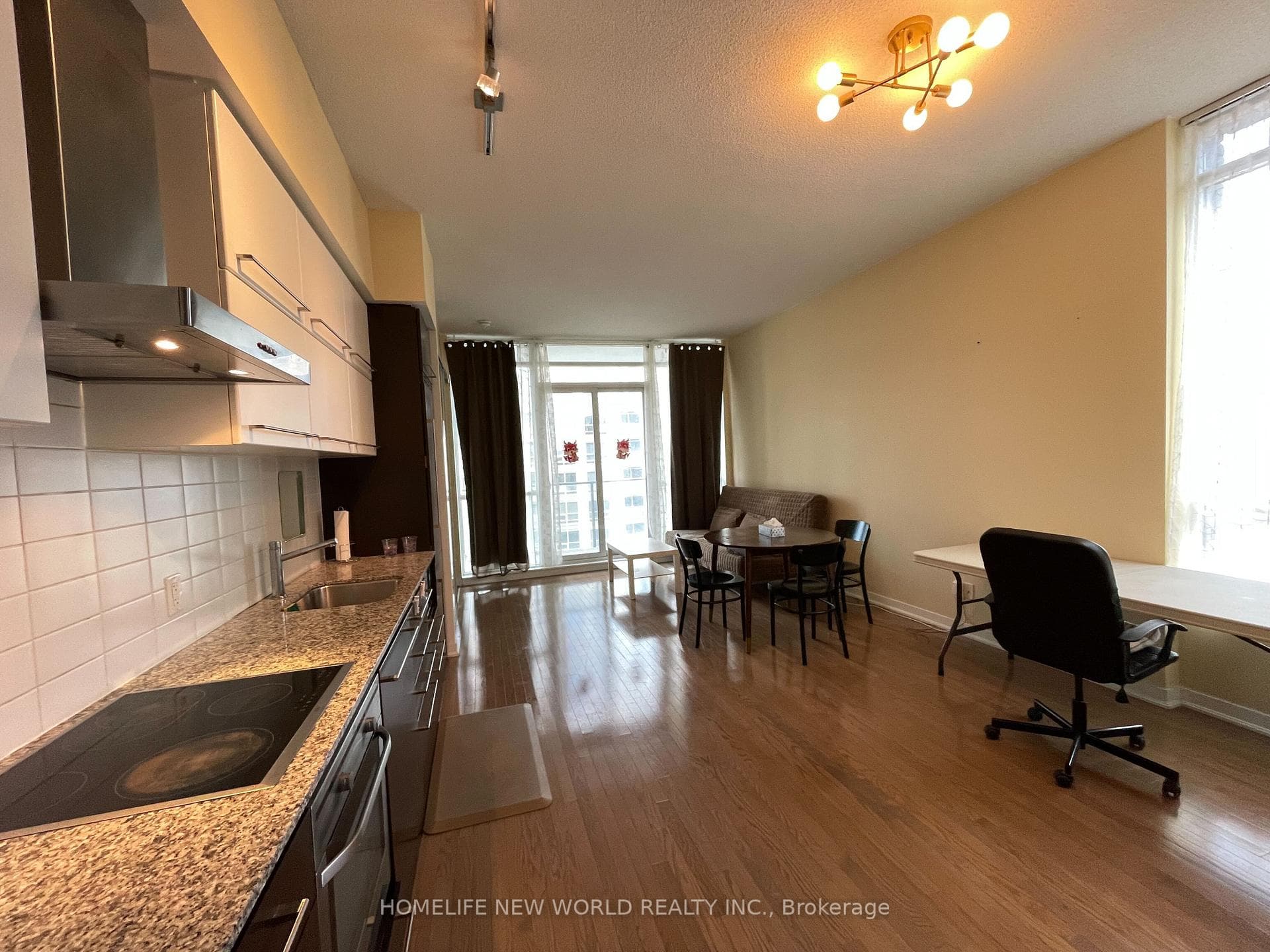 2606-770 Bay Street
