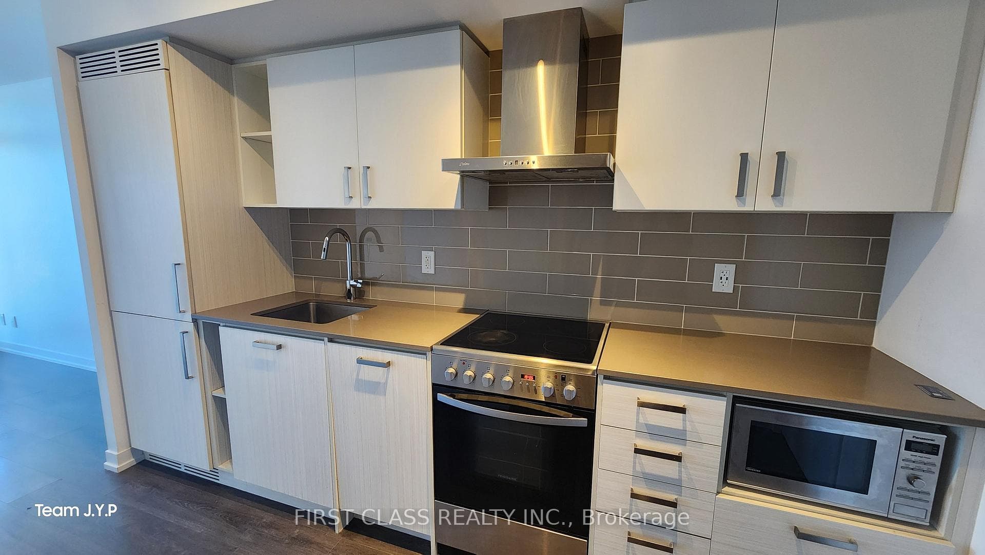 1413-125 Redpath Avenue