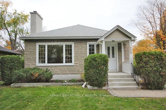209 Knox Crescent