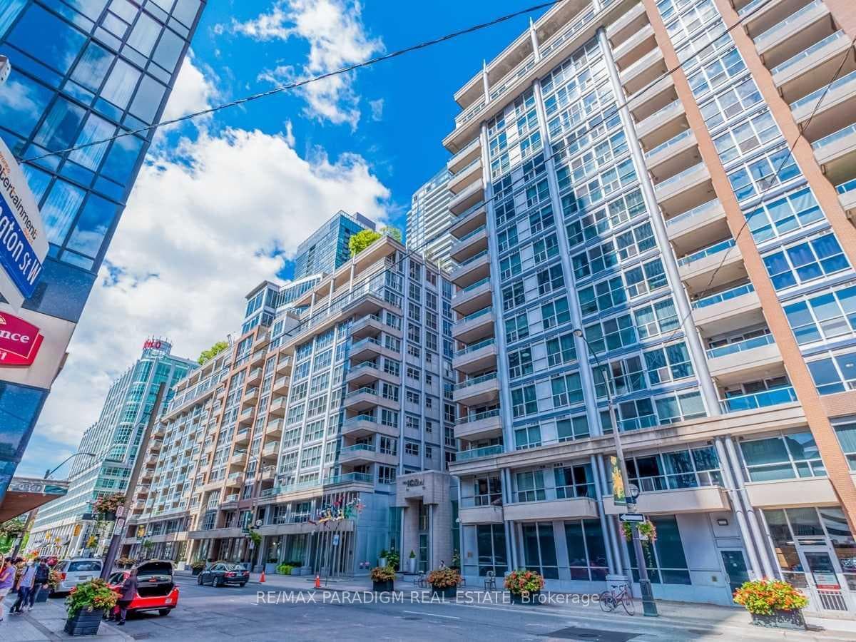 228-250 Wellington Street W