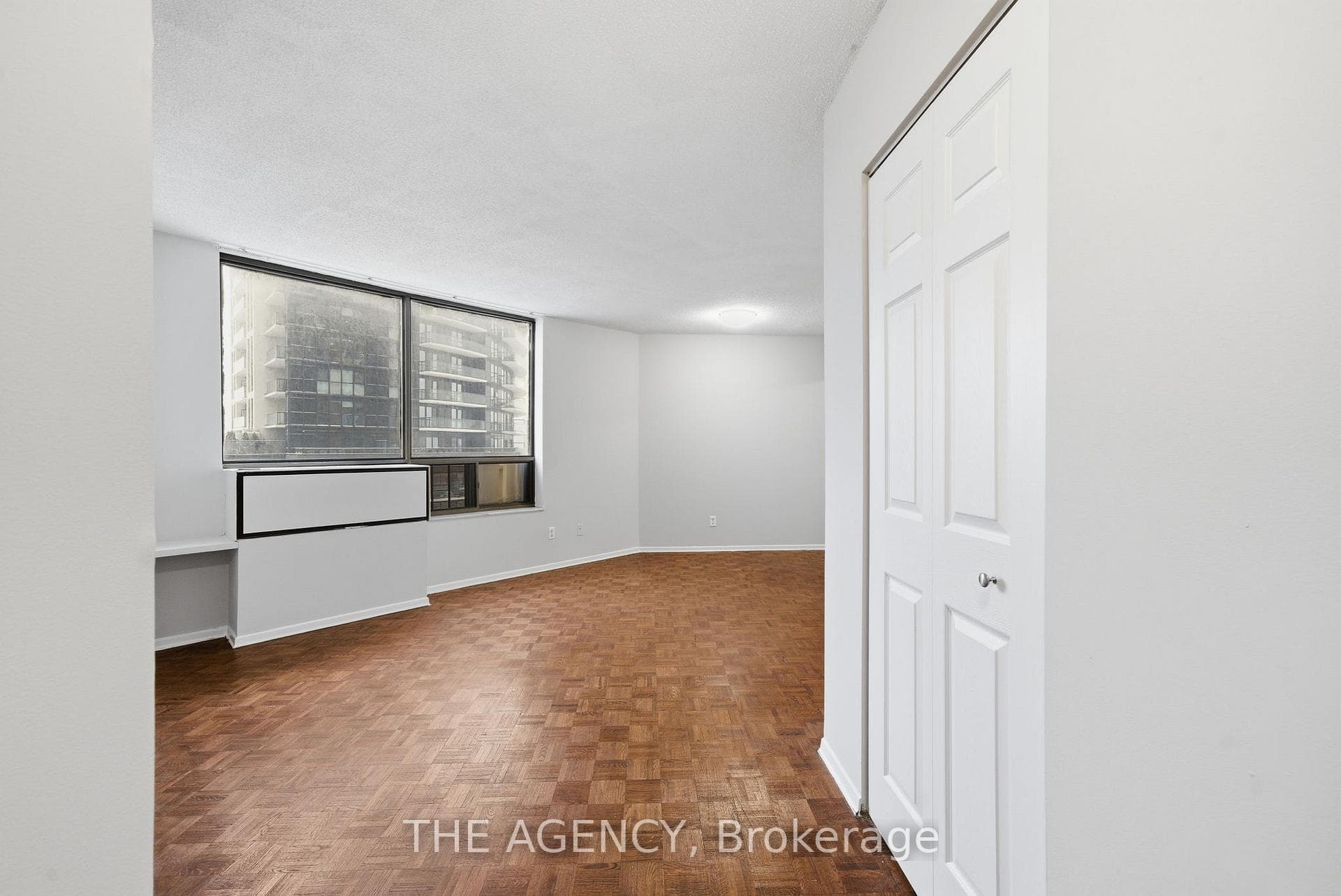 1003A-2350 Dundas Street W