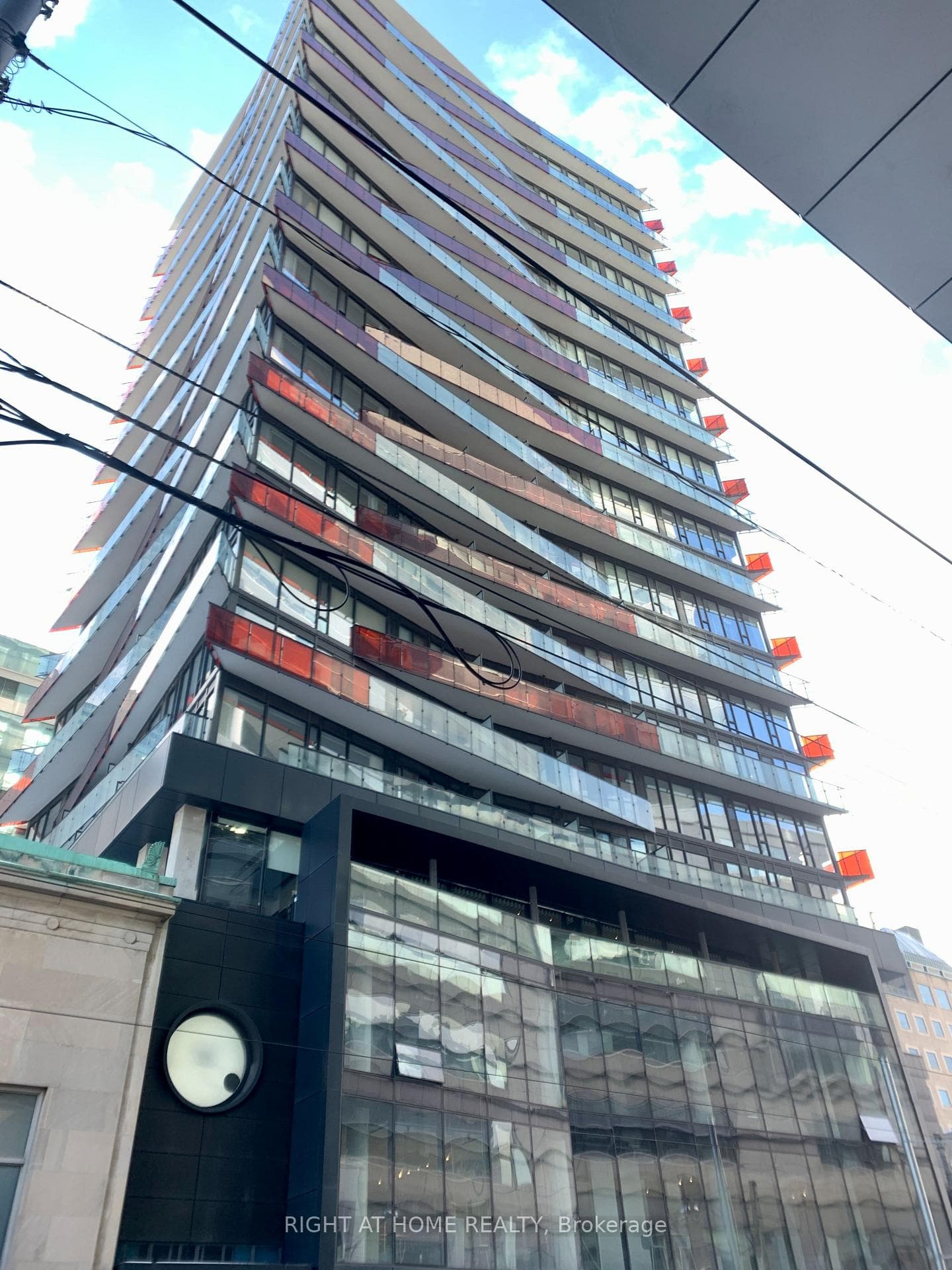 2407-215 Queen Street W