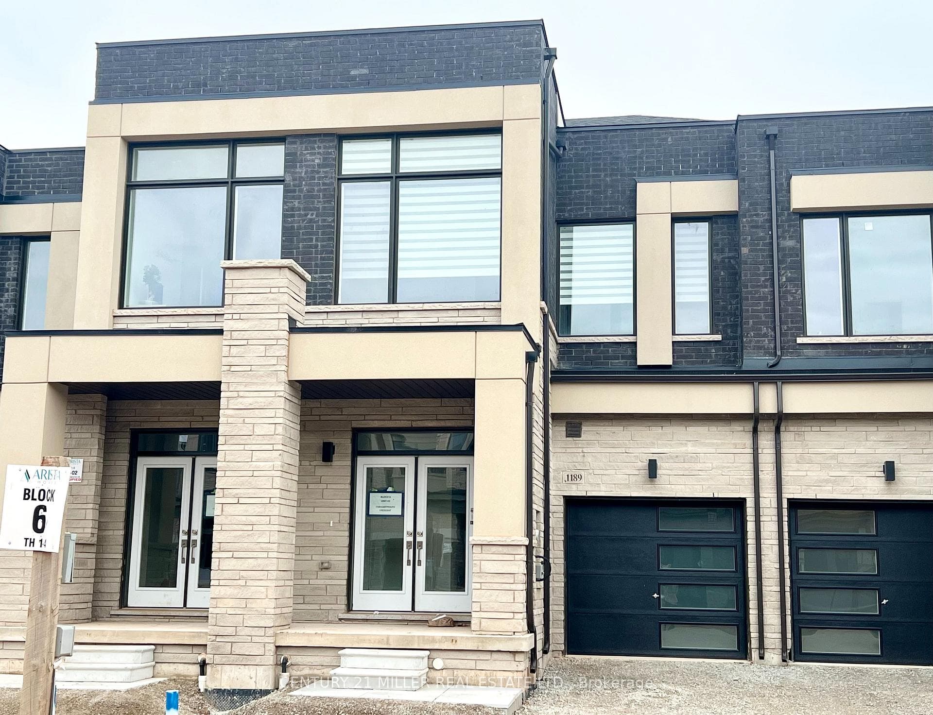1189 Dartmouth Crescent