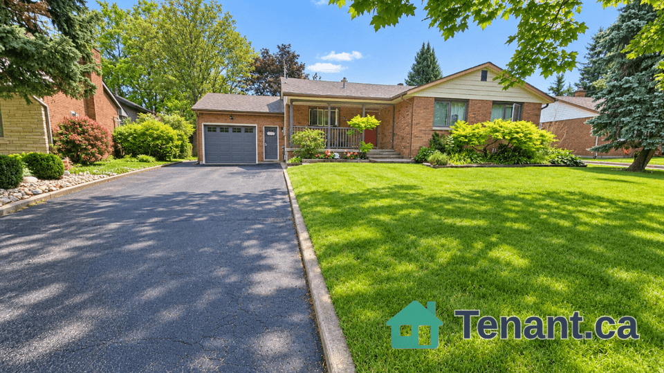 34 Tower Crescent, Barrie, ON, L4N 5L3