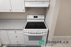 Bright Top Floor 3 Bedroom Unit 